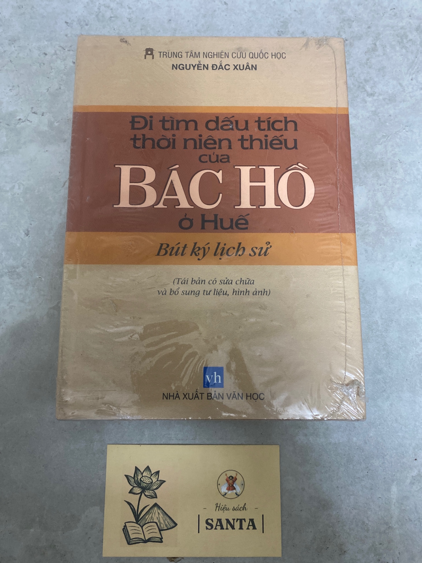 Đi tìm dấu tích thời niên thiếu của Bác Hồ ở Huế (Bút ký lịch sử) - Nguyễn Đắc Xuân - bìa cứng