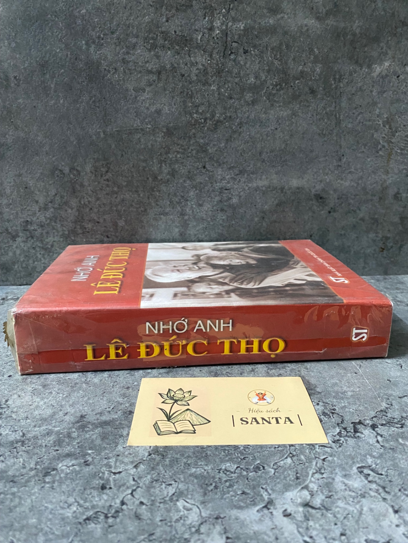 Nhớ Anh Lê Đức Thọ (sách lưu kho chưa qua sd,mới 90%)
