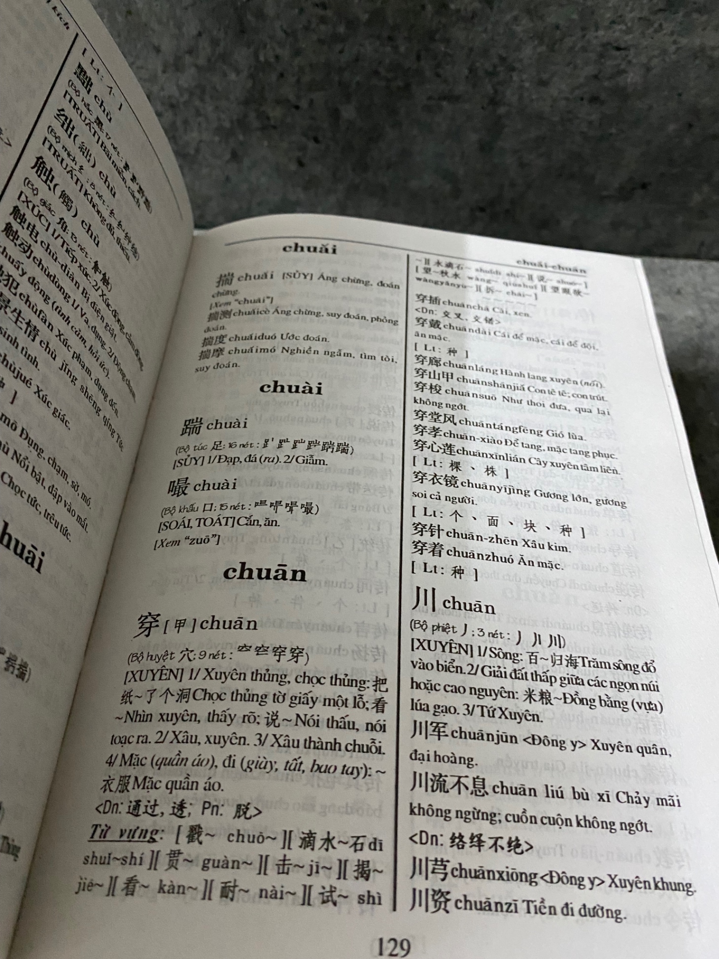 Từ điển đa công năng Hán- Việt hiện đại (bìa cứng)- mới 90%