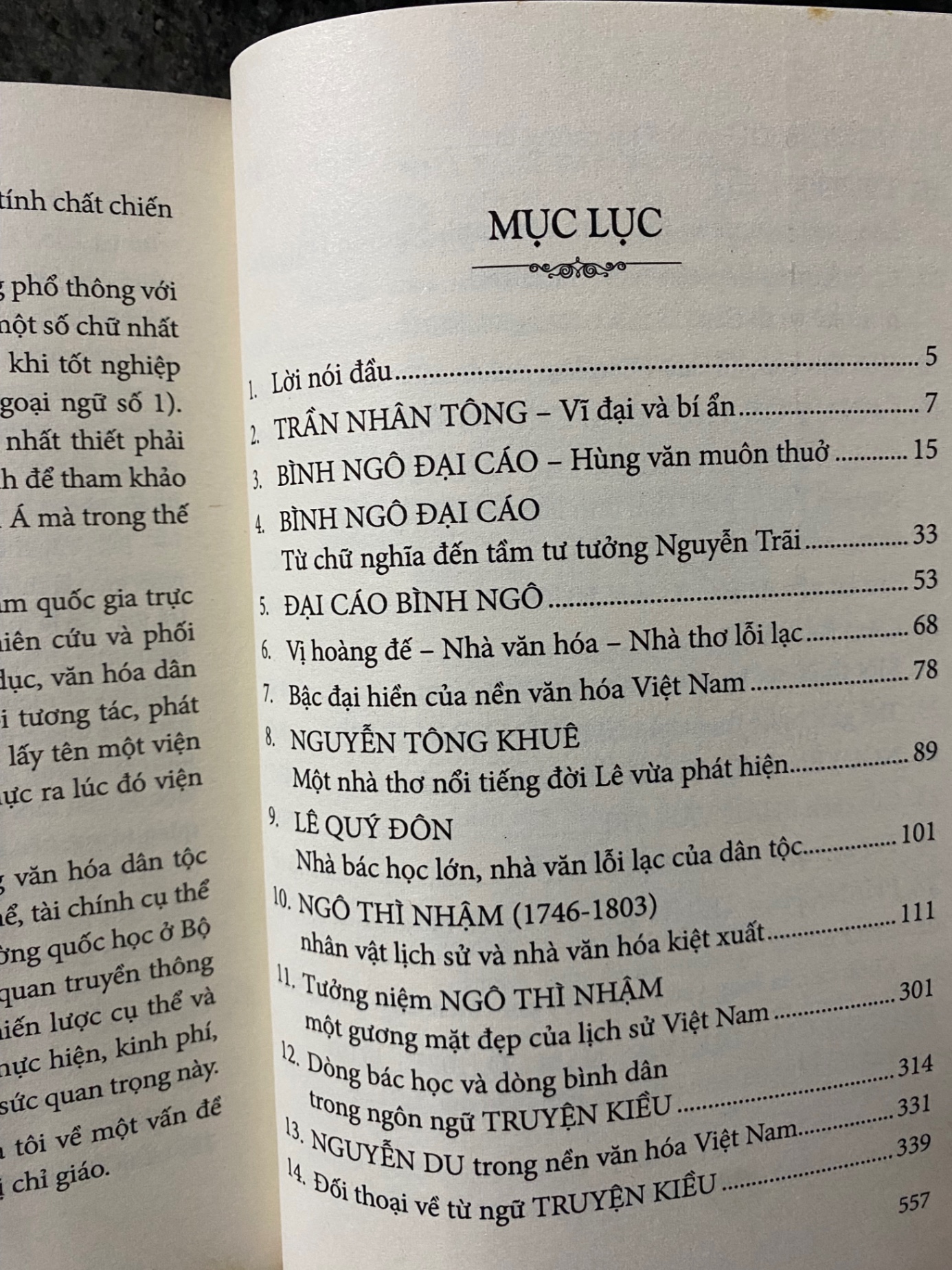 Các nhà thơ cổ điển Việt Nam- Mai Quốc Liên- sách lưu kho chưa qua sd, giấy xốp có ố cạnh