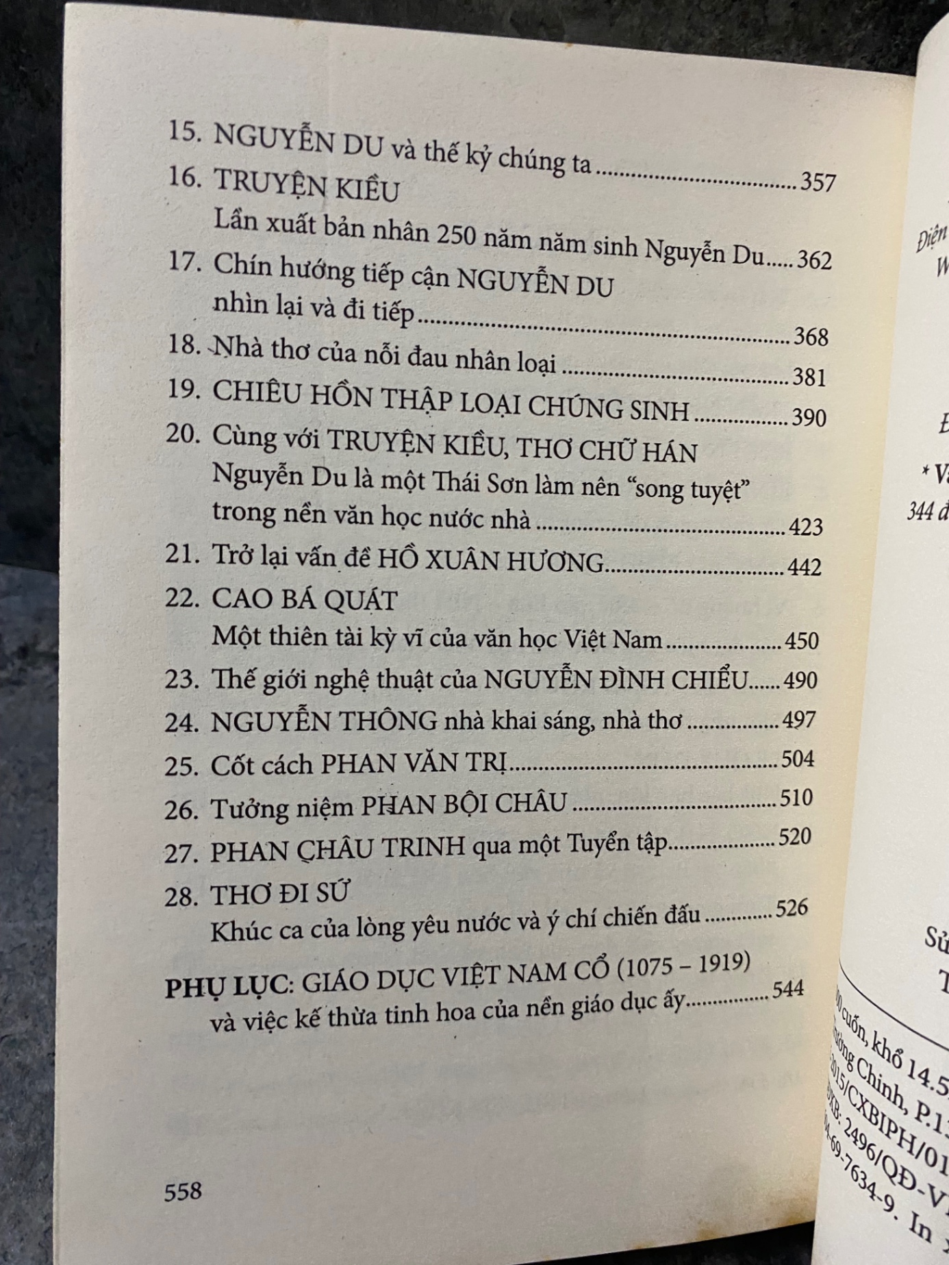 Các nhà thơ cổ điển Việt Nam- Mai Quốc Liên- sách lưu kho chưa qua sd, giấy xốp có ố cạnh