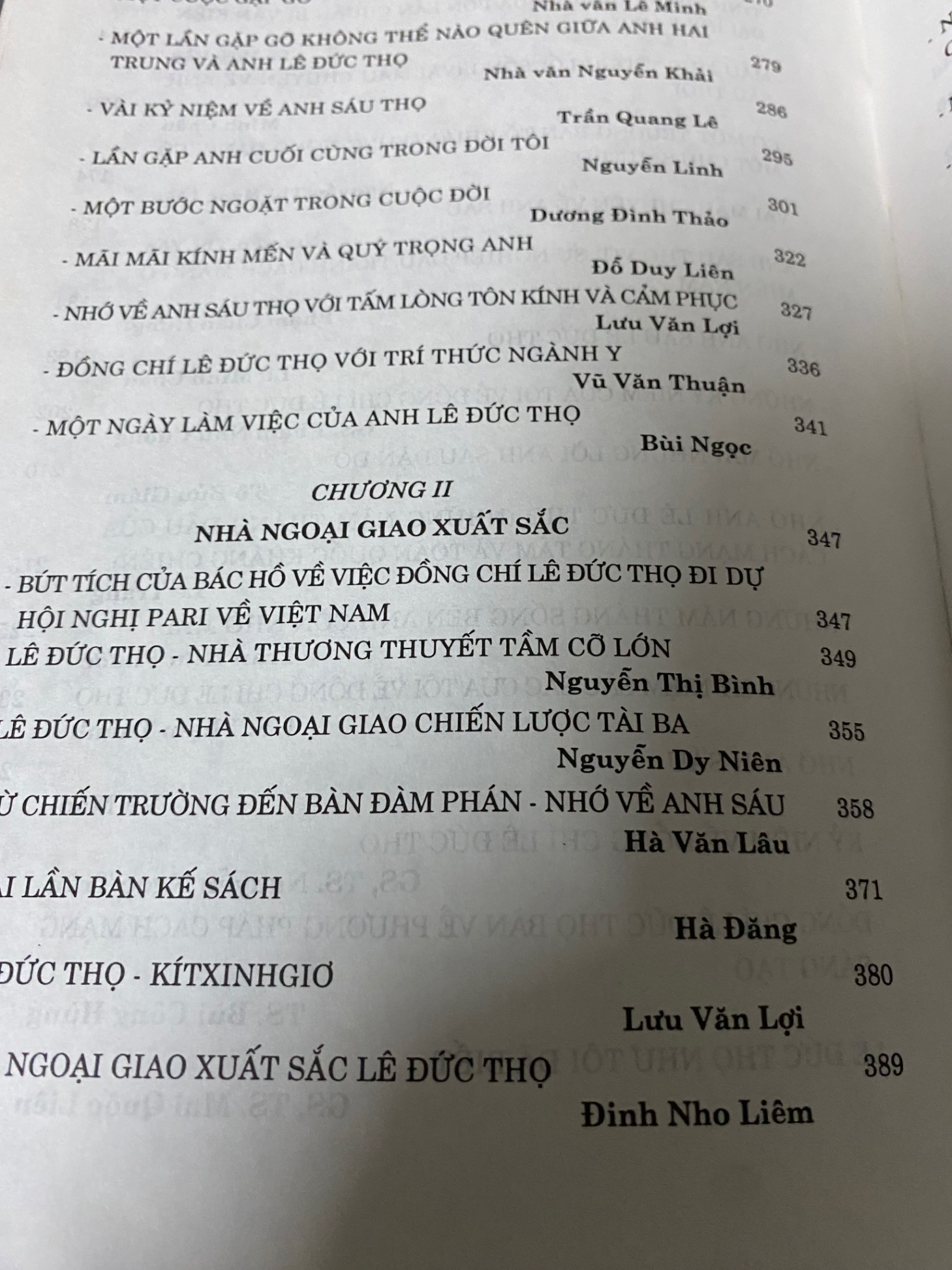 Nhớ Anh Lê Đức Thọ (sách lưu kho chưa qua sd,mới 90%)