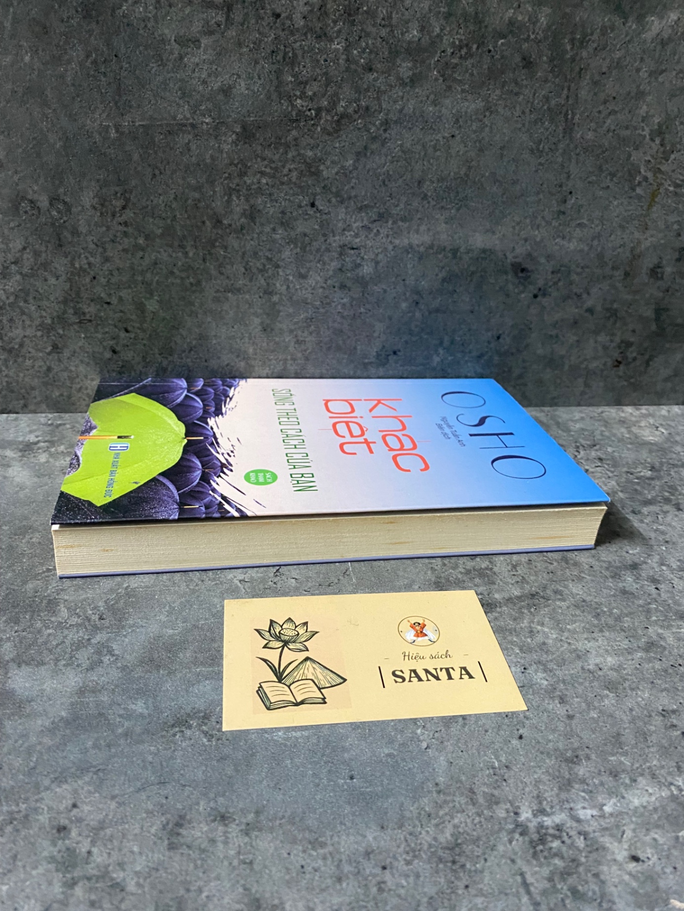Khác biệt sống theo cách của bạn-Osho-Sách mới,giấy xốp có chấm ố nhẹ