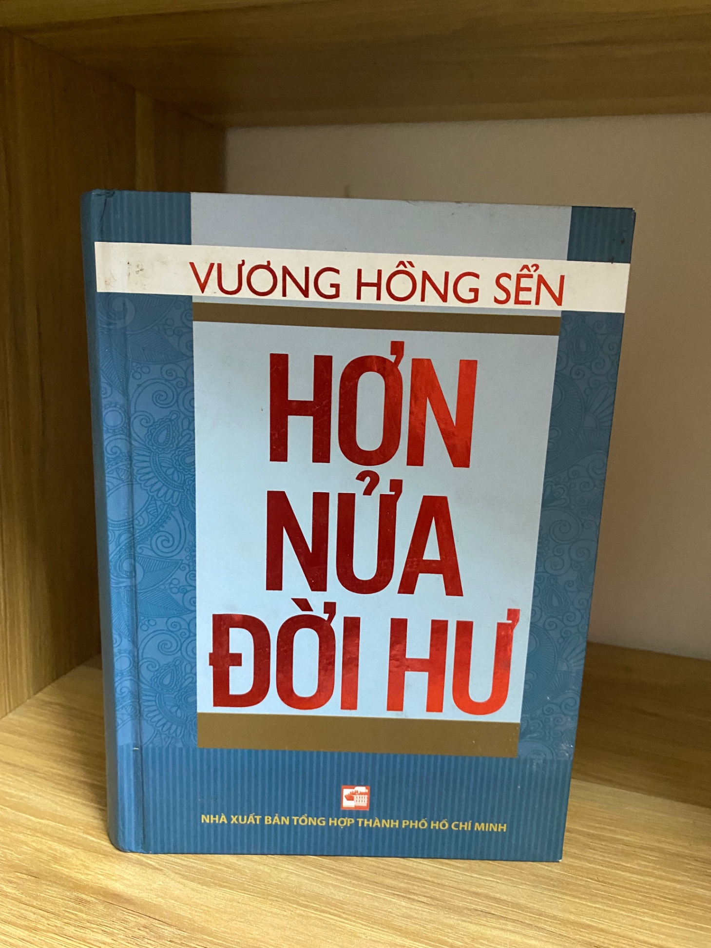 Hơn nửa đời hư (bìa cứng)- Vương Hồng Sển- sách lưu kho chưa qua sd,giấy xốp có ố