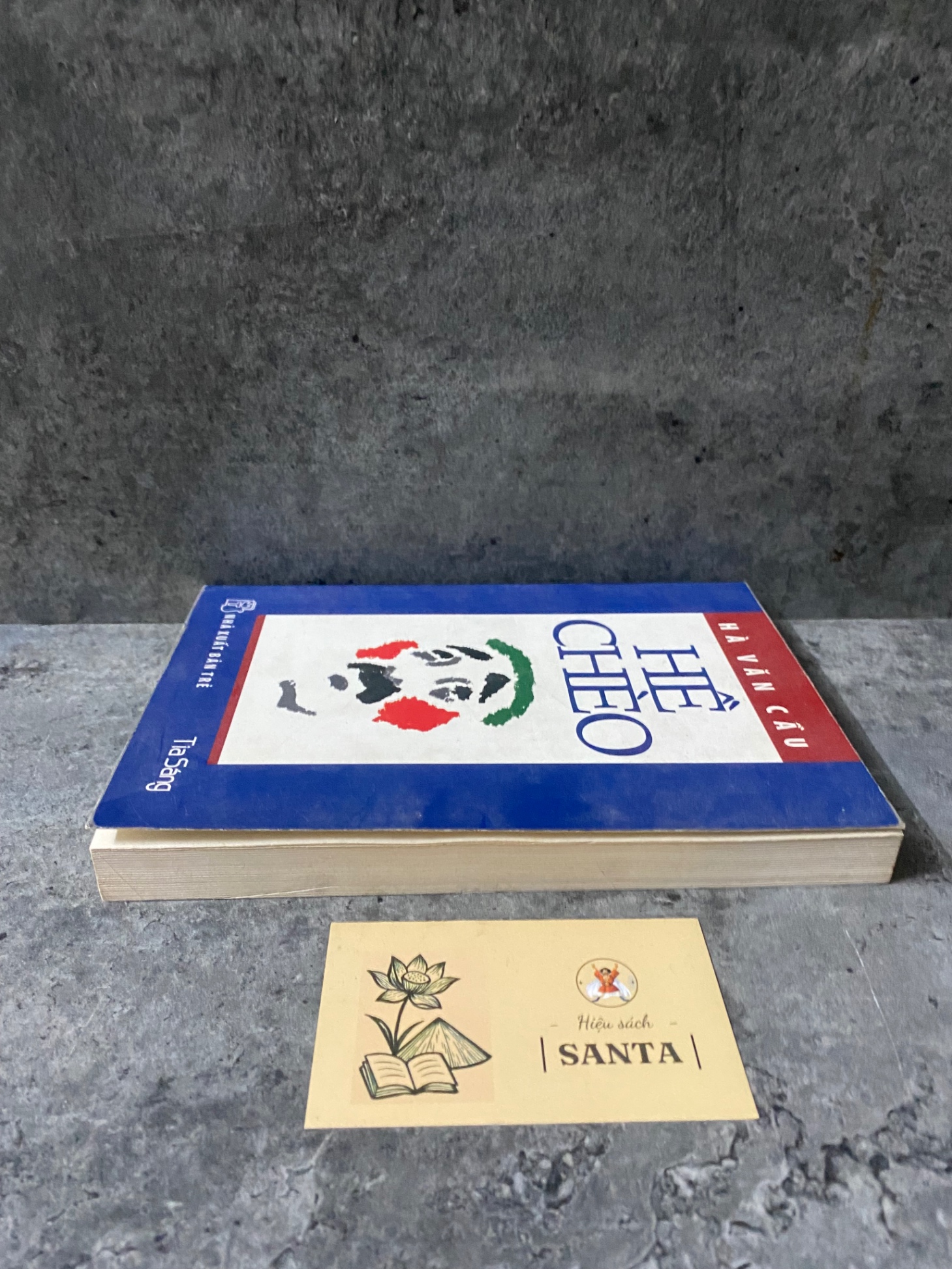 Hề chèo - Hà Văn Cầu- sách lưu kho chưa qua sd, có ố nhẹ