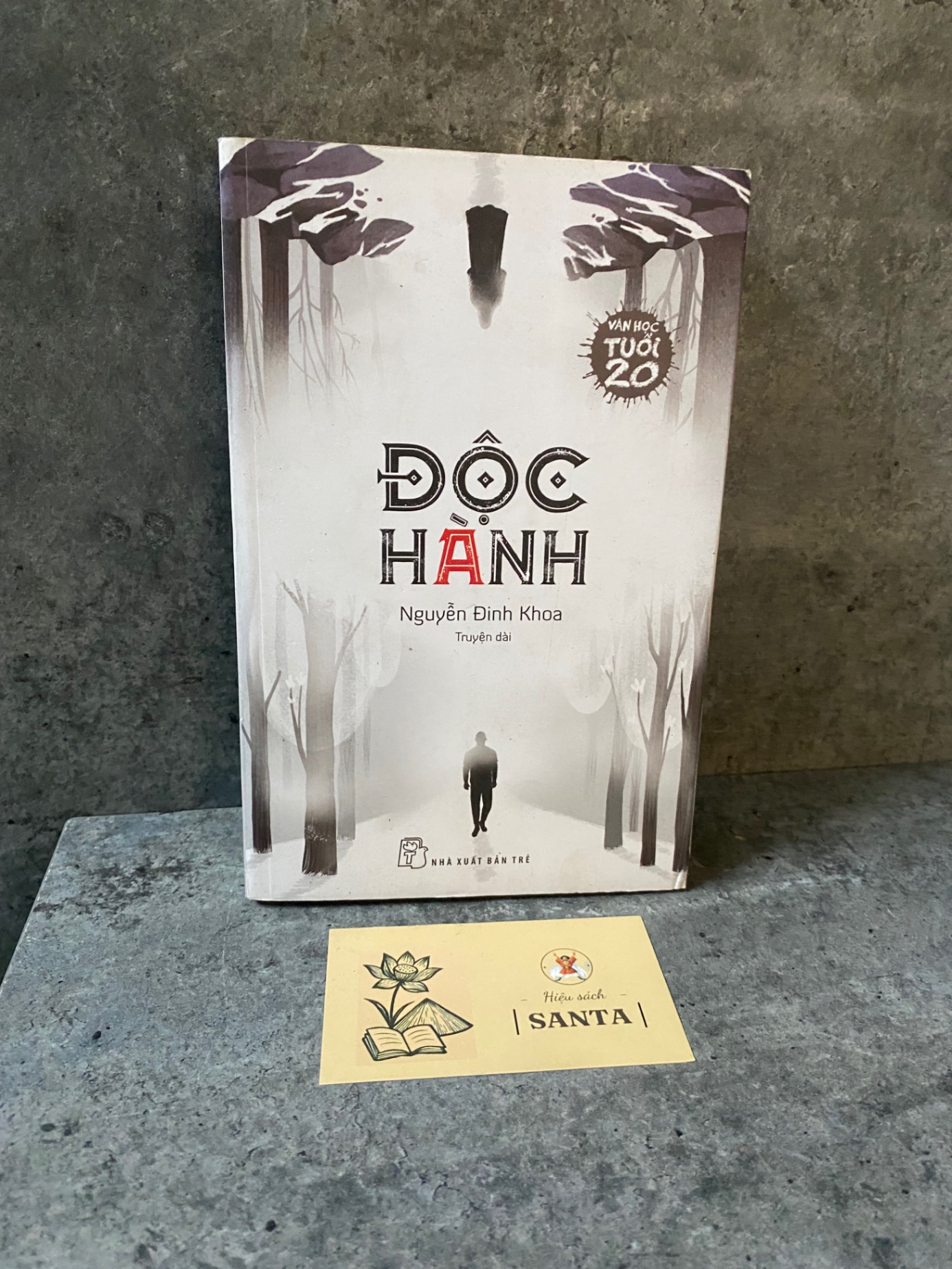 Độc hành (truyện dài)- Nguyễn Đình Khoa- sách lưu kho chưa sử dụng,giấy xốp ố theo thời gian