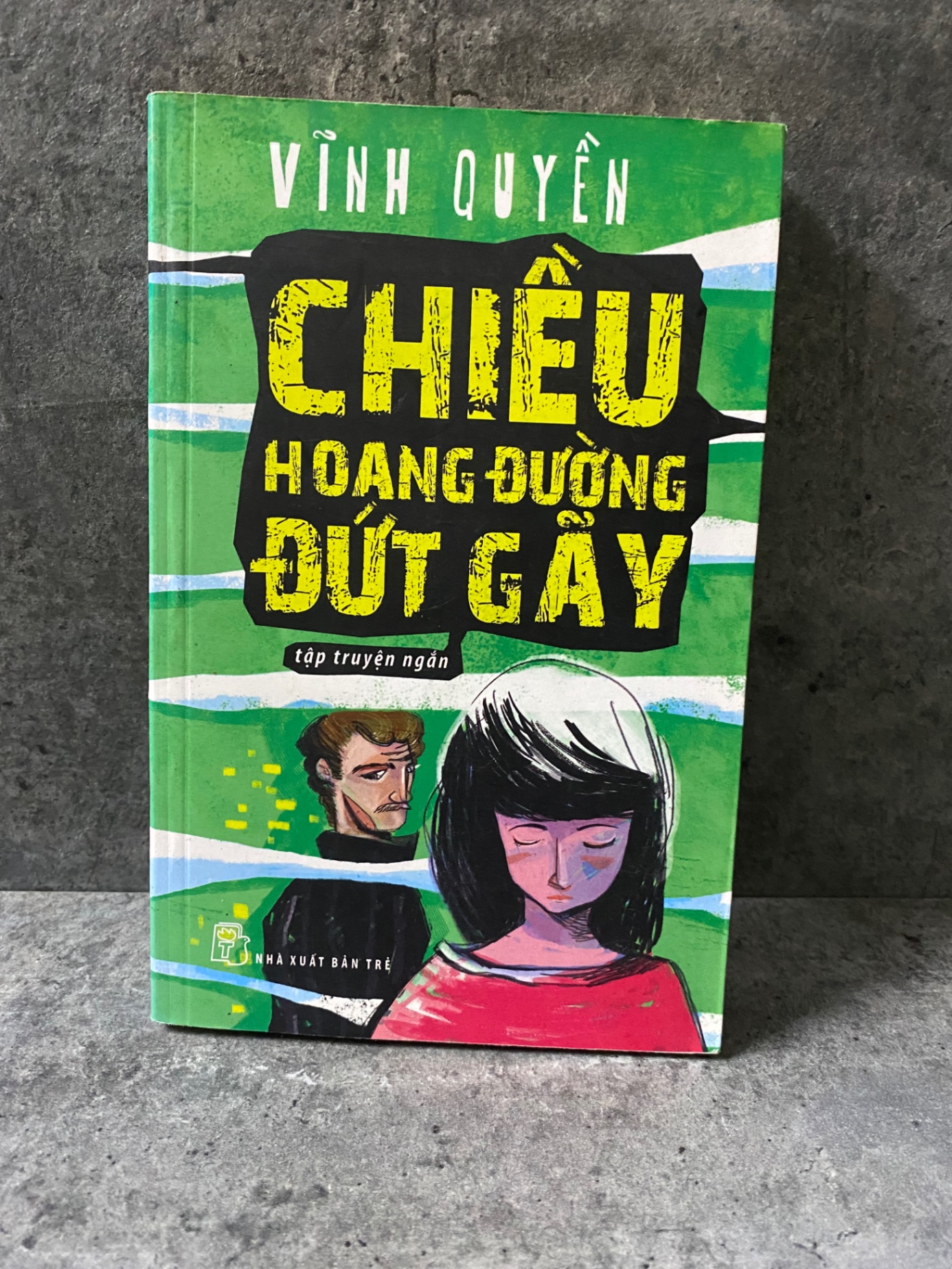 Chiều hoang đường đứt gãy- Vĩnh Quyền- sách lưu kho chưa qua sd,giấy xốp có ố