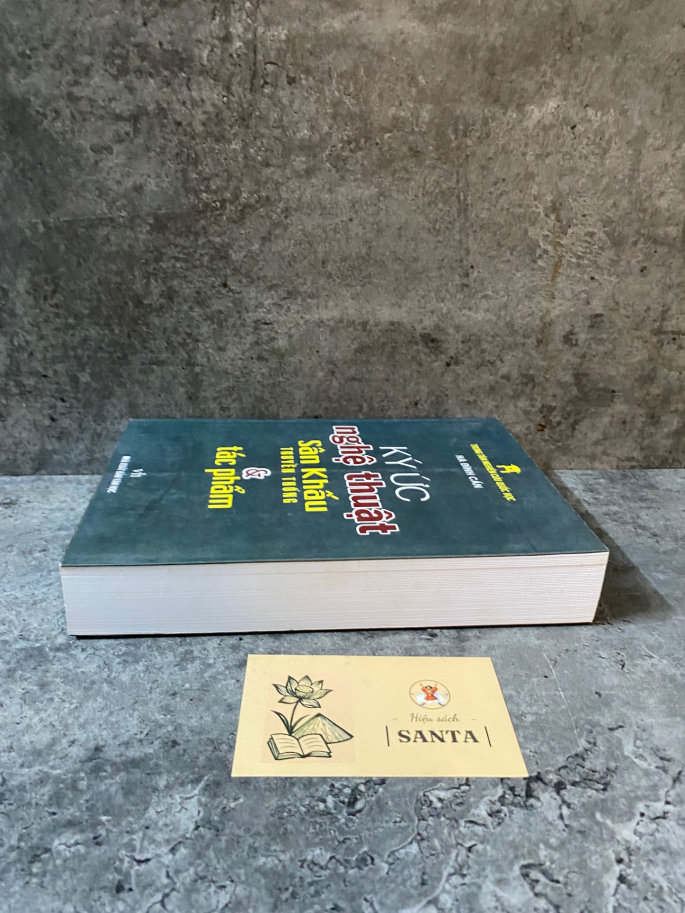 Ký ức nghệ thuật sân khấu truyền thống và tác phẩm- Hà Đỉnh Cẩn- sách lưu kho chưa sd, mới 90%